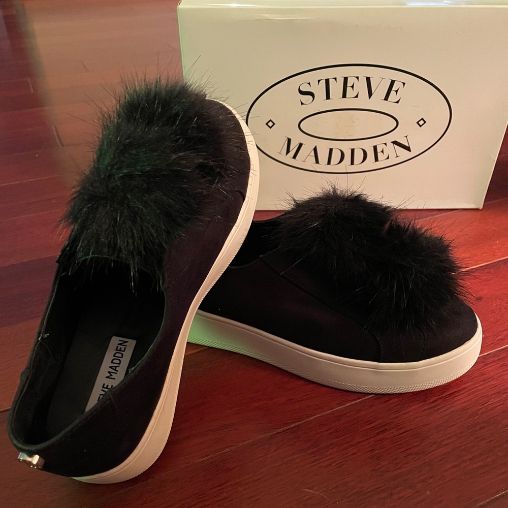 Steve Madden slides